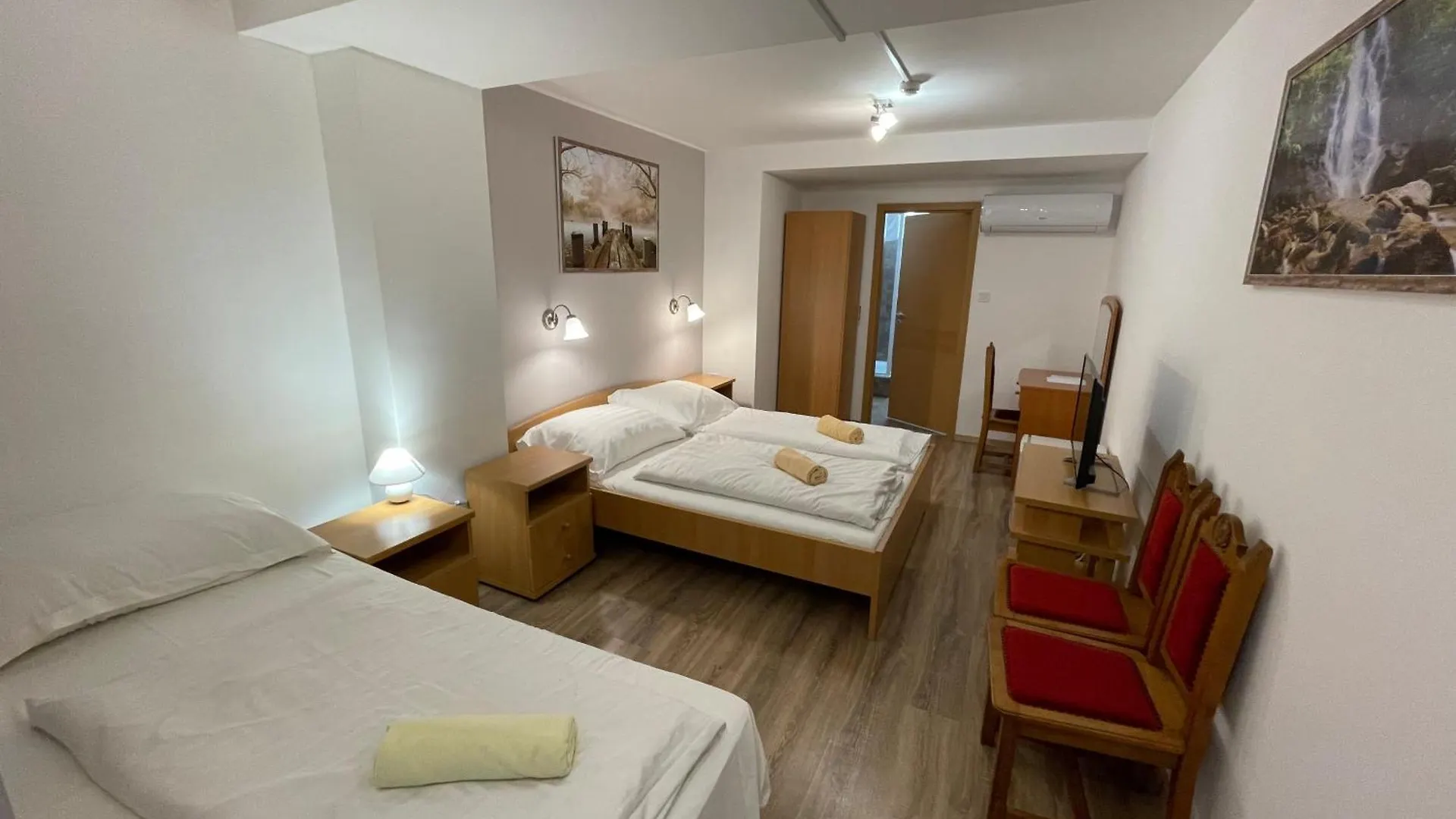 Matyus Udvarhaz Kengyel Fogado Eger Couette-café