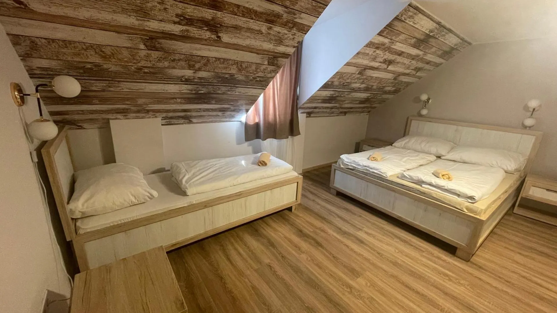 Matyus Udvarhaz Kengyel Fogado Eger Couette-café